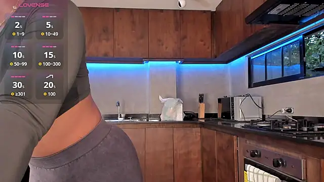 Snapshot of alisonn_moon chatting on 10.17.25 alisonn moon online show from 10.17.25