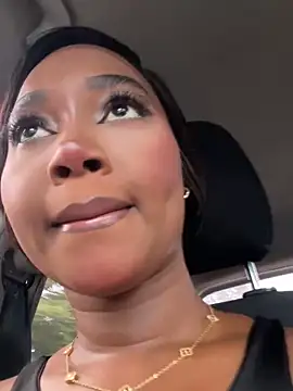 Snapshot of alisonn_moon chatting on 10.21.25 alisonn moon online show from 10.21.25