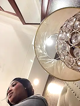 Snapshot of alisonn_moon chatting on 10.23.25 alisonn moon online show from 10.23.25