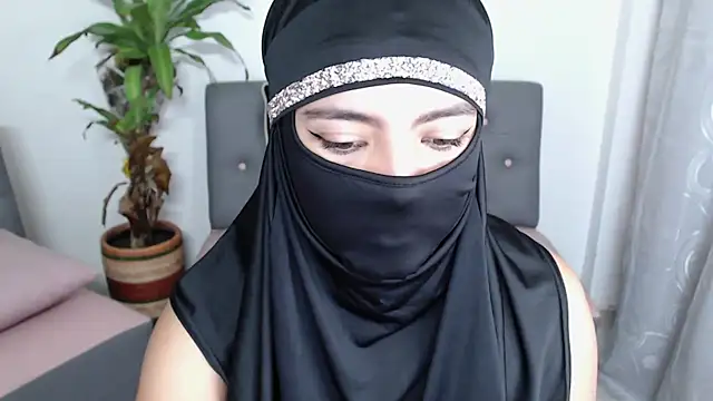 Snapshot of jade_nassar chatting on 10.06.25 jade nassar online show from 10.06.25