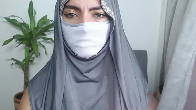 Snapshot of jade_nassar chatting on 11.04.25 jade nassar online show from 11.04.25