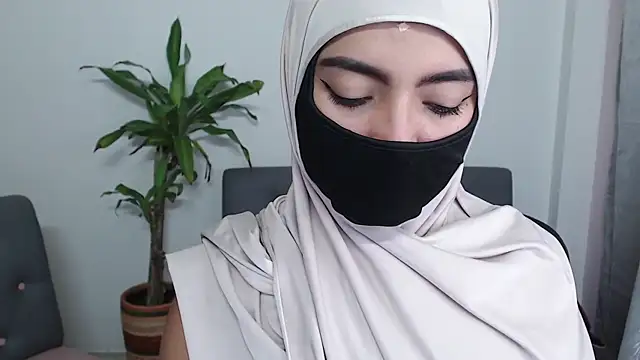 Snapshot of jade_nassar chatting on 11.09.25 jade nassar online show from 11.09.25