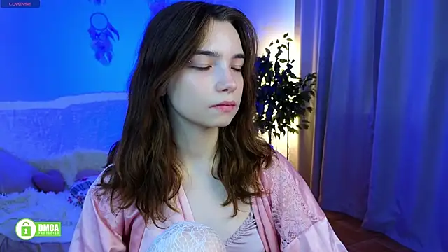 Evi Brook online show from 04.03.26