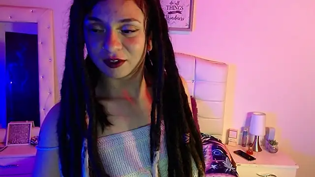 Snapshot of elapetitie chatting on 09.24.25 elapetitie online show from 09.24.25