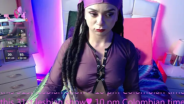 Snapshot of elapetitie chatting on 10.29.25 elapetitie online show from 10.29.25