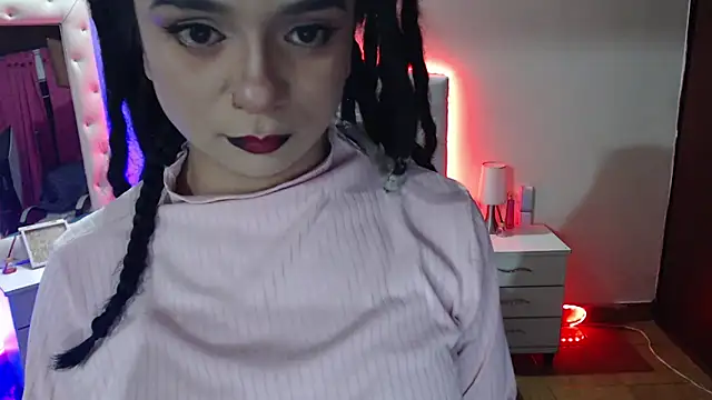 Snapshot of elapetitie chatting on 11.05.25 elapetitie online show from 11.05.25