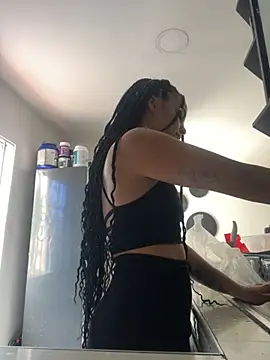 Samara Hadi  online show from 10.28.25