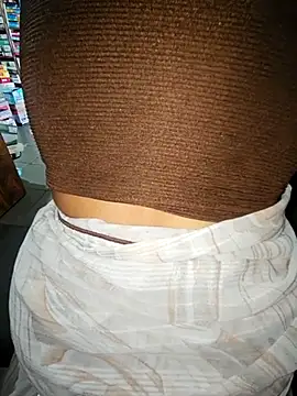 Snapshot of indianhotwife639 chatting on 10.04.25 indianhotwife639 online show from 10.04.25