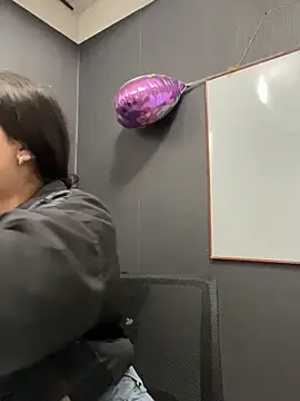 Alyha Cortes online show from 02.17.26