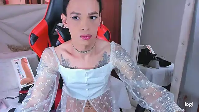 Snapshot of sara_slut21 chatting on 12.10.24 sara slut21 online show from 12.10.24