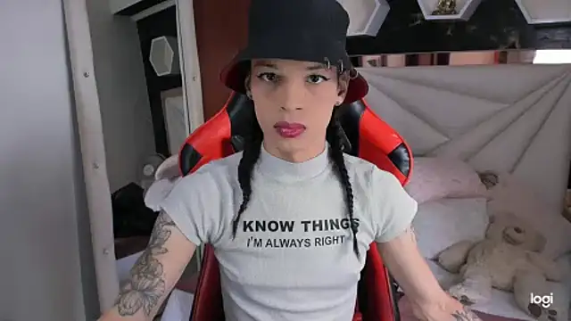 Snapshot of sara_slut21 chatting on 12.12.24 sara slut21 online show from 12.12.24