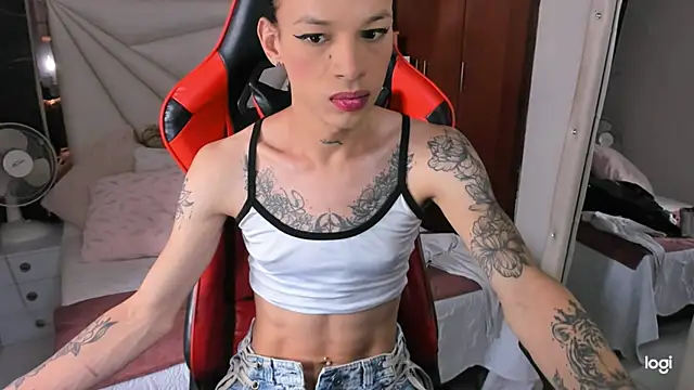 Snapshot of sara_slut21 chatting on 12.14.24 sara slut21 online show from 12.14.24