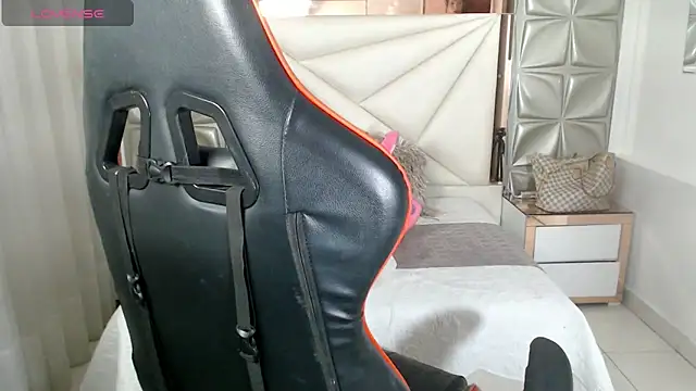 Snapshot of sara_slut21 chatting on 01.15.25 sara slut21 online show from 01.15.25