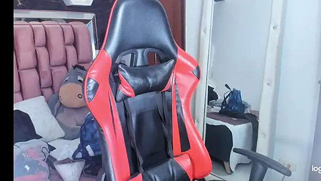 Snapshot of sara_slut21 chatting on 02.01.25 sara slut21 online show from 02.01.25