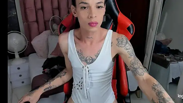 Snapshot of sara_slut21 chatting on 02.08.25 sara slut21 online show from 02.08.25