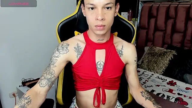 Snapshot of sara_slut21 chatting on 03.04.25 sara slut21 online show from 03.04.25