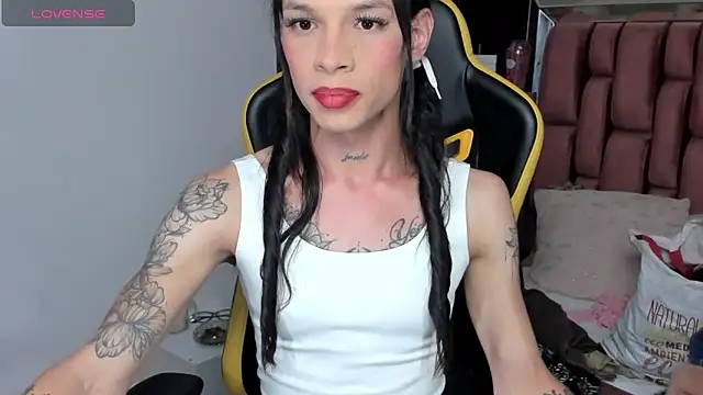 Snapshot of sara_slut21 chatting on 03.08.25 sara slut21 online show from 03.08.25