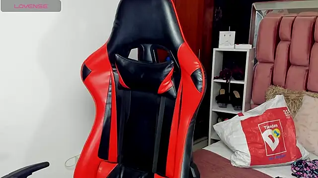 Snapshot of sara_slut21 chatting on 03.11.25 sara slut21 online show from 03.11.25