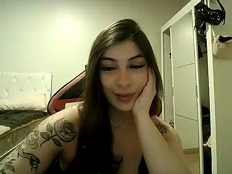 Snapshot of Becca_B chatting on 10.01.25 Becca B online show from 10.01.25