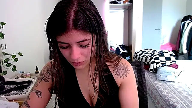 Snapshot of Becca_B chatting on 10.12.25 Becca B online show from 10.12.25