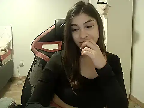 Snapshot of Becca_B chatting on 11.01.25 Becca B online show from 11.01.25