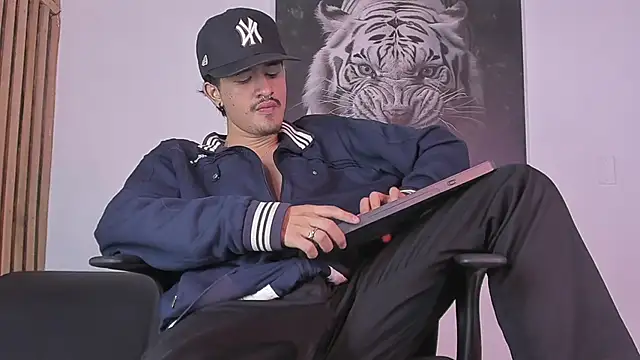 DimitriDeluxe online show from 10.06.25