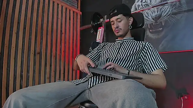 DimitriDeluxe online show from 11.08.25