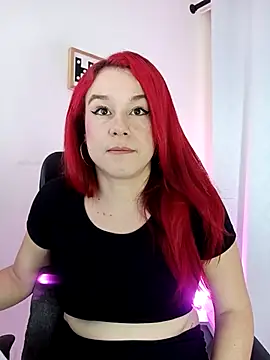 Snapshot of kim7_ chatting on 10.29.25 kim7 online show from 10.29.25