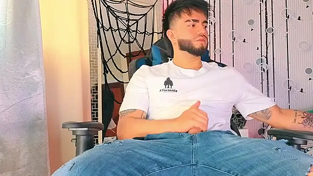 Snapshot of King_Draven3 chatting on 10.21.25 King Draven3 online show from 10.21.25