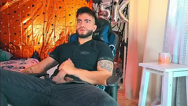 Snapshot of King_Draven3 chatting on 10.25.25 King Draven3 online show from 10.25.25