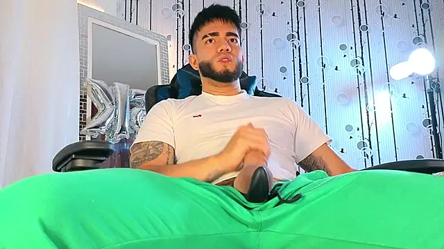 Snapshot of King_Draven3 chatting on 11.04.25 King Draven3 online show from 11.04.25