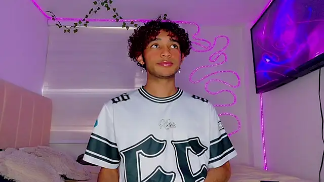 Snapshot of Aaron_Wiinter chatting on 09.09.25 Aaron Wiinter online show from 09.09.25