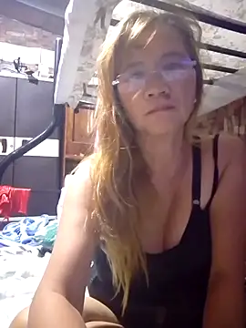 Snapshot of SexyHottMom chatting on 09.14.25 SexyHottMom online show from 09.14.25