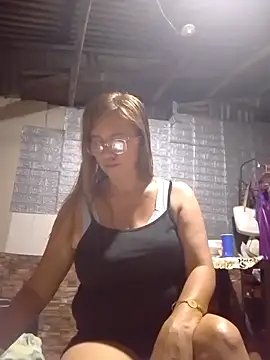 Snapshot of SexyHottMom chatting on 10.27.25 SexyHottMom online show from 10.27.25