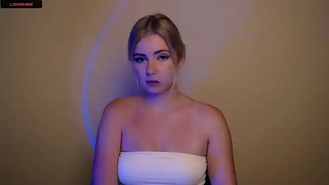 AliceHotty  online show from 10.28.25