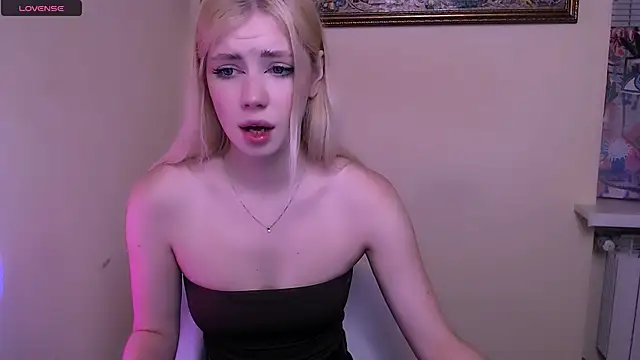 Snapshot of AliceHotty_ chatting on 02.20.26 AliceHotty online show from 02.20.26