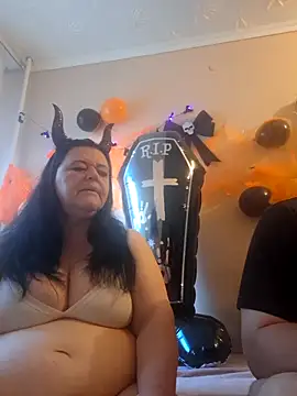 Snapshot of BlacReign chatting on 10.18.25 BlacReign online show from 10.18.25