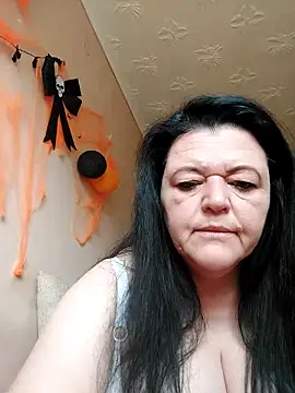 Snapshot of BlacReign chatting on 10.30.25 BlacReign online show from 10.30.25