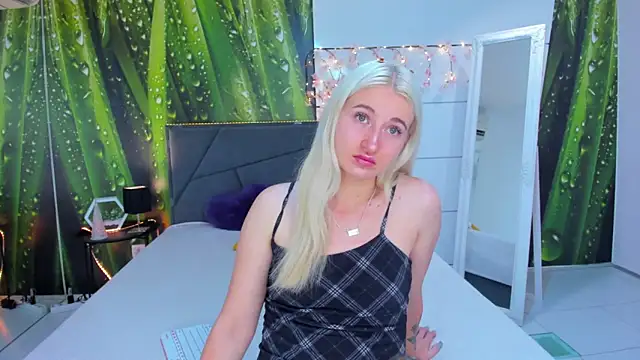 HollyTailors online show from 09.30.25