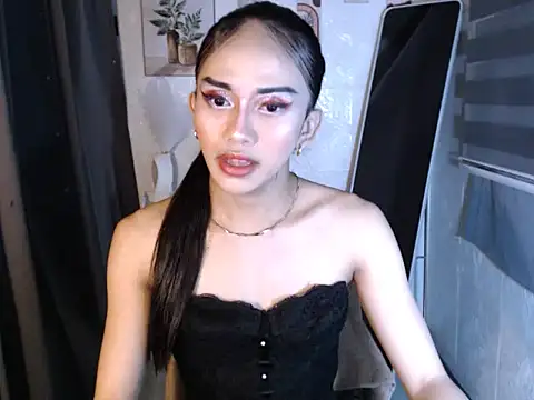 LauraSoHot online show from 09.24.25