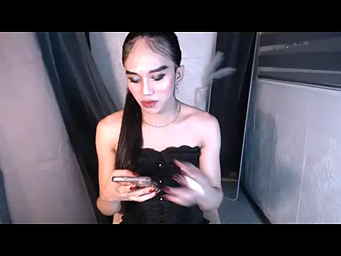 LauraSoHot online show from 11.12.25