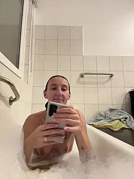 Emilia Mausi online show from 10.11.25