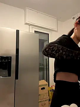 Emilia Mausi online show from 11.05.25