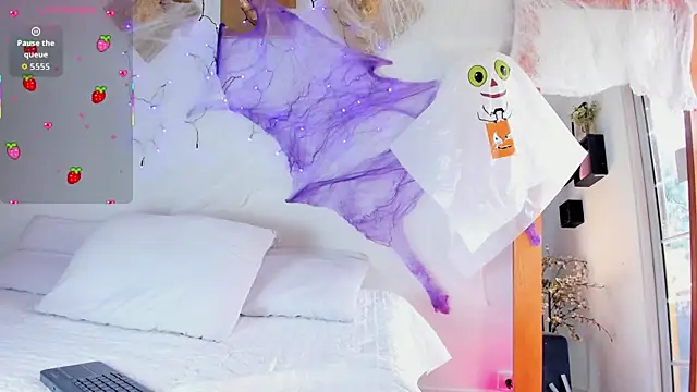 Snapshot of Aleexiiaa chatting on 10.25.25 Aleexiiaa online show from 10.25.25