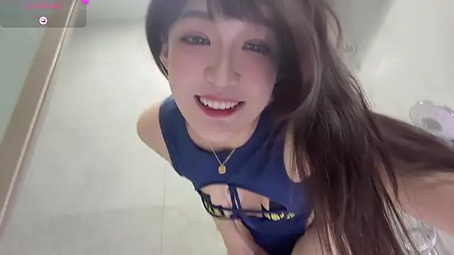 Snapshot of Yaya--728 chatting on 10.29.25 Yaya--728 online show from 10.29.25