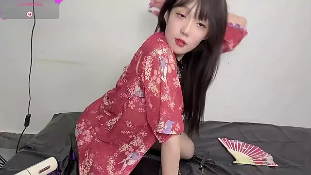 Snapshot of Yaya--728 chatting on 10.31.25 Yaya--728 online show from 10.31.25