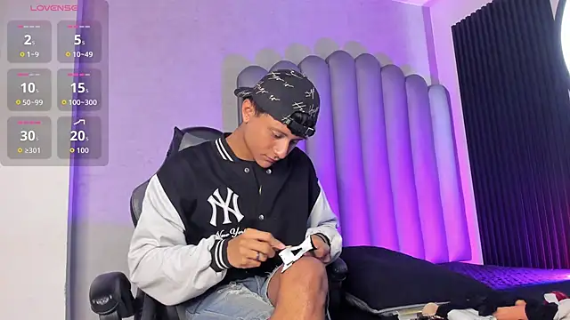  Leohot  online show from 10.23.25