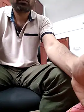 Snapshot of hairysub_india@xh chatting on 10.24.25 hairysub indiaxh online show from 10.24.25