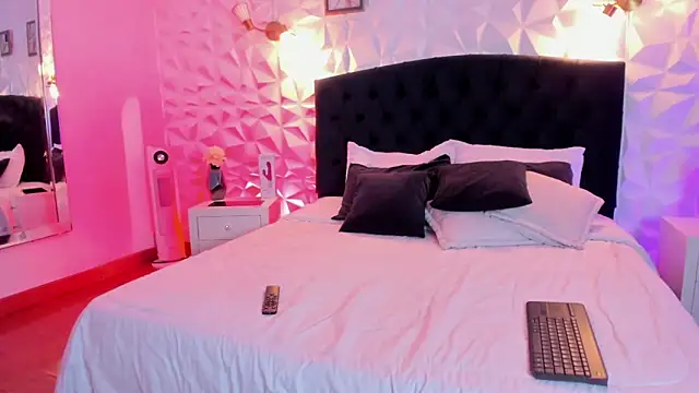 Snapshot of VeroHands chatting on 11.05.25 VeroHands online show from 11.05.25