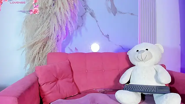 Snapshot of ivonyMiller chatting on 11.05.25 ivonyMiller online show from 11.05.25